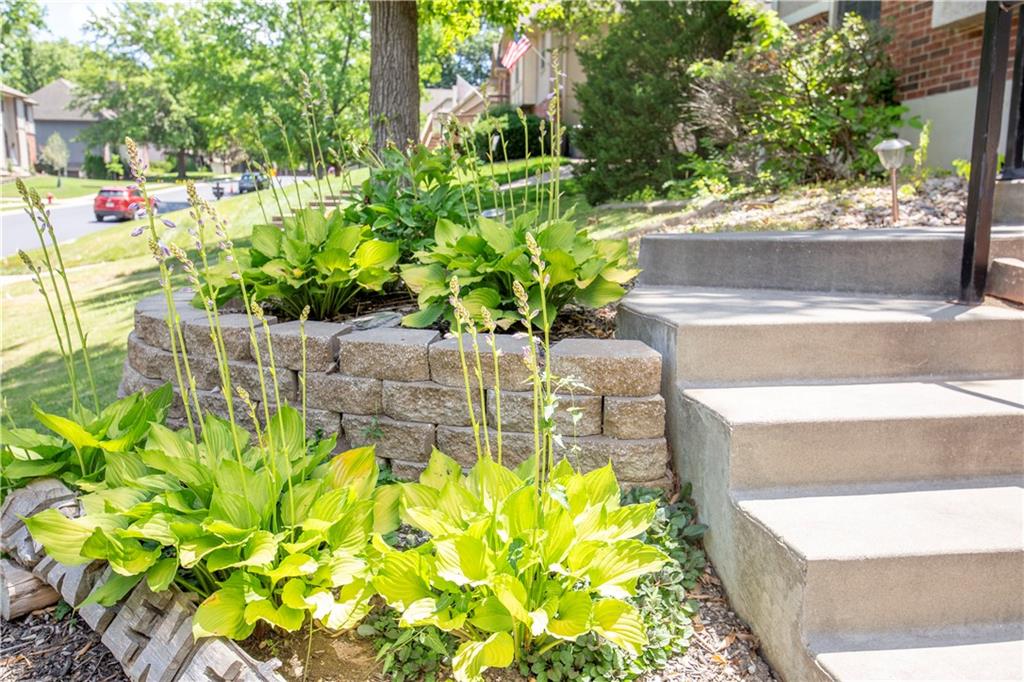 1602 NW Weatherstone Lane