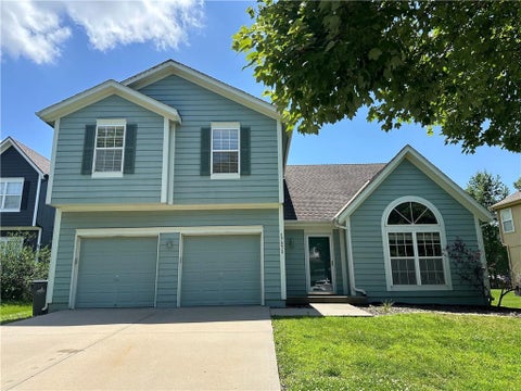 Photo of 17571 W 162nd Street, Olathe, KS 66062 (MLS # 2625679)