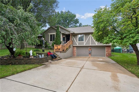 Photo of 7314 N olive Street, Kansas City, MO 64118 (MLS # 2647296)
