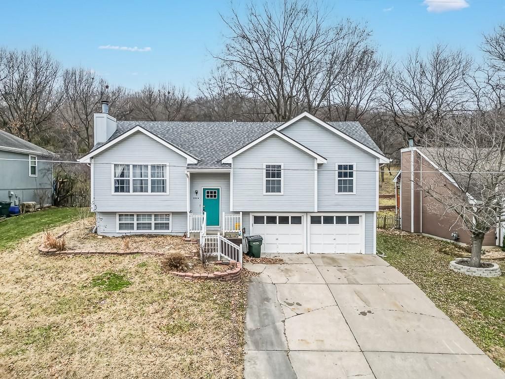 Photo of 2204 S 19th Terrace, Leavenworth, KS 66048 (MLS # 2592007)