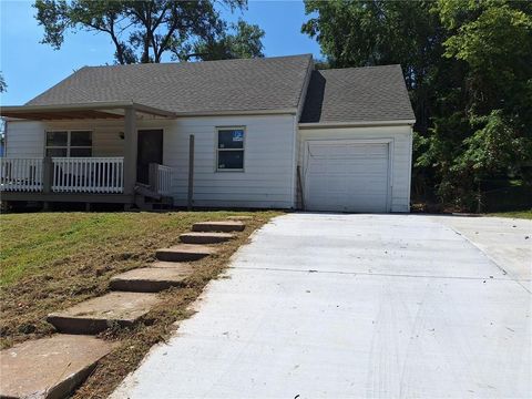 4735 E 44 Street, Kansas City, MO 64130 - MLS#: 2567325