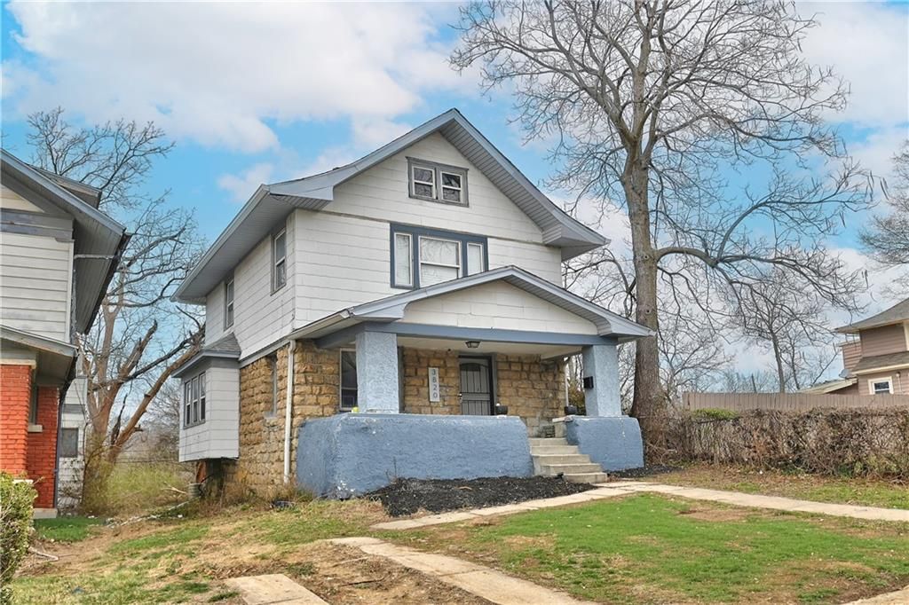 Photo of 3820 Wabash Avenue, Kansas City, MO 64109 (MLS # 2608085)