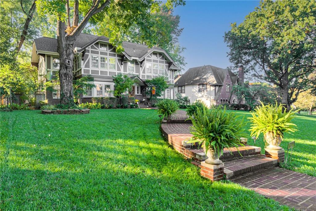 1227 Huntington Road