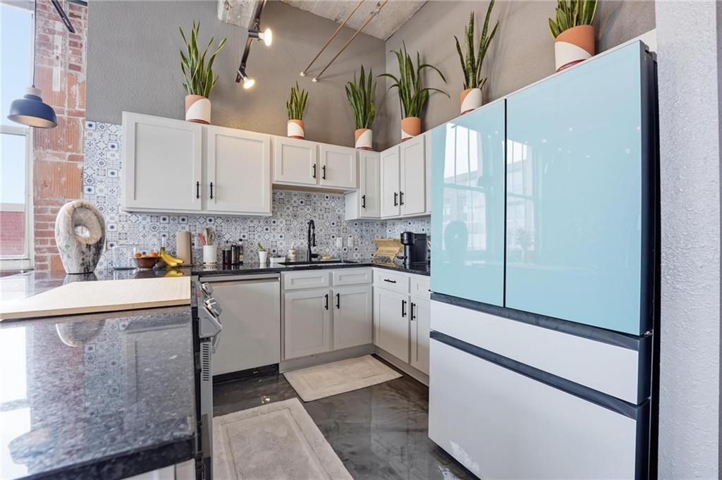 321 W 7th Street 407