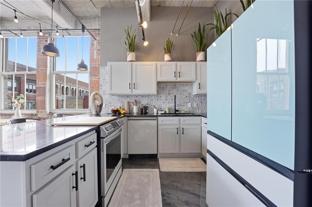 321 W 7th Street 407