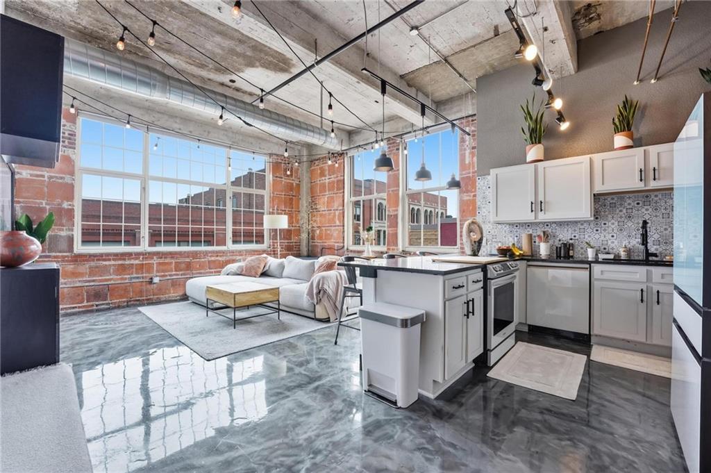 321 W 7th Street 407