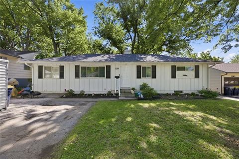 Photo of 11301 Spring Valley Road, Kansas City, MO 64134 (MLS # 2619620)