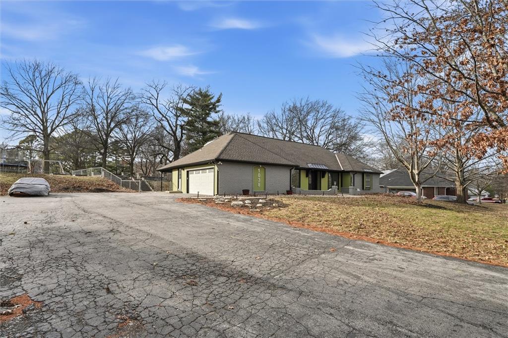 1038 N Woodland Court