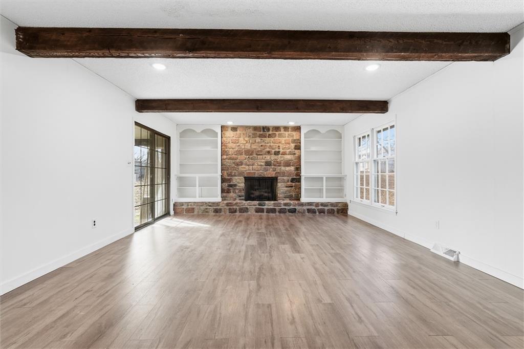 1038 N Woodland Court