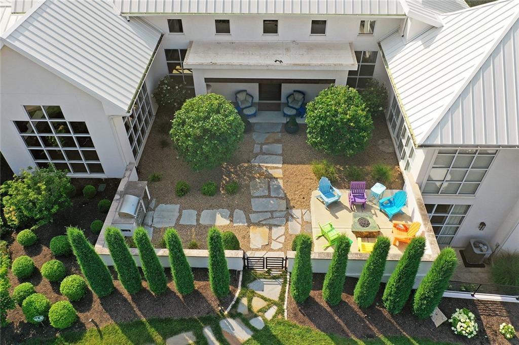 6949 Watson's Country Lane