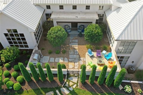 6949 Watson's Country Lane Parkville MO 64152