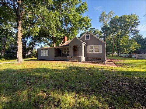 Photo of 11304 E 55th Terrace, Raytown, MO 64133 (MLS # 2622184)