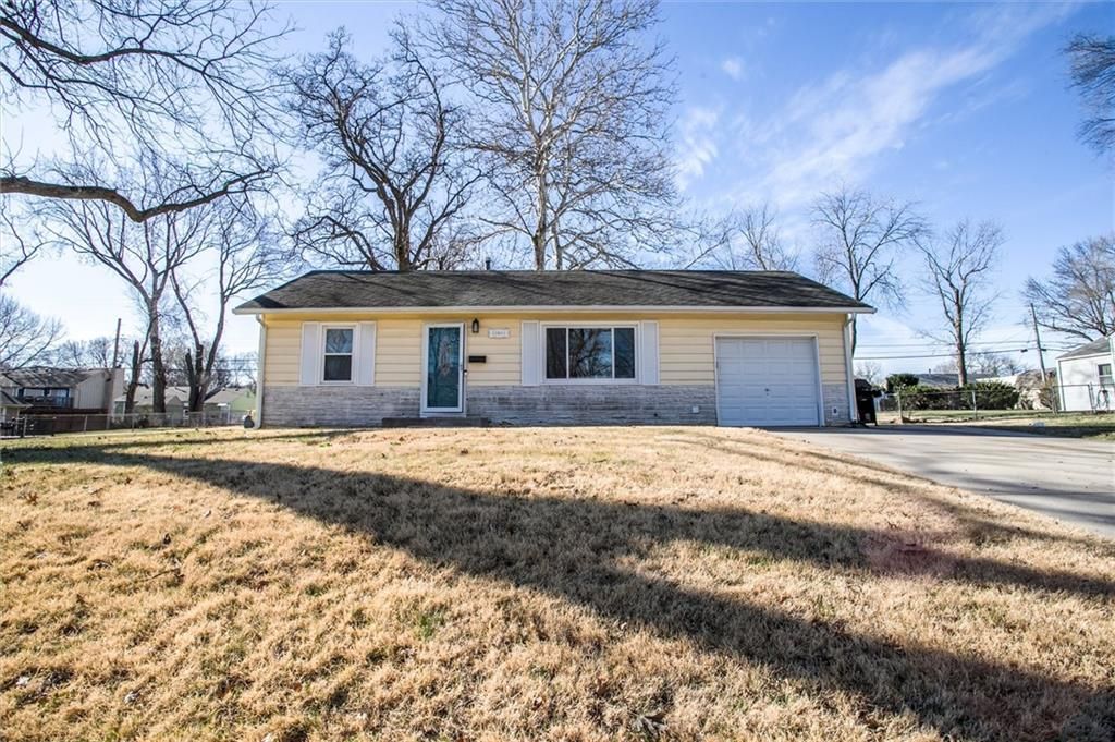 Photo of 11801 W 69th Street, Shawnee, KS 66203 (MLS # 2607582)