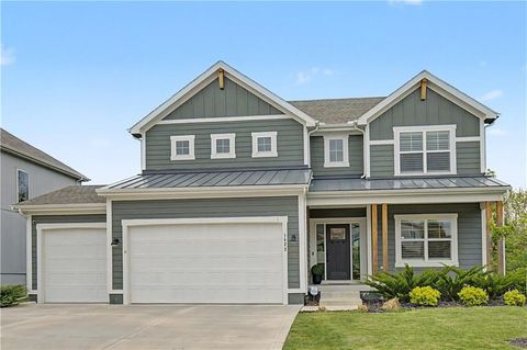 Photo of 1422 SW Georgetown Drive, Lees Summit, MO 64082 (MLS # 2600617)
