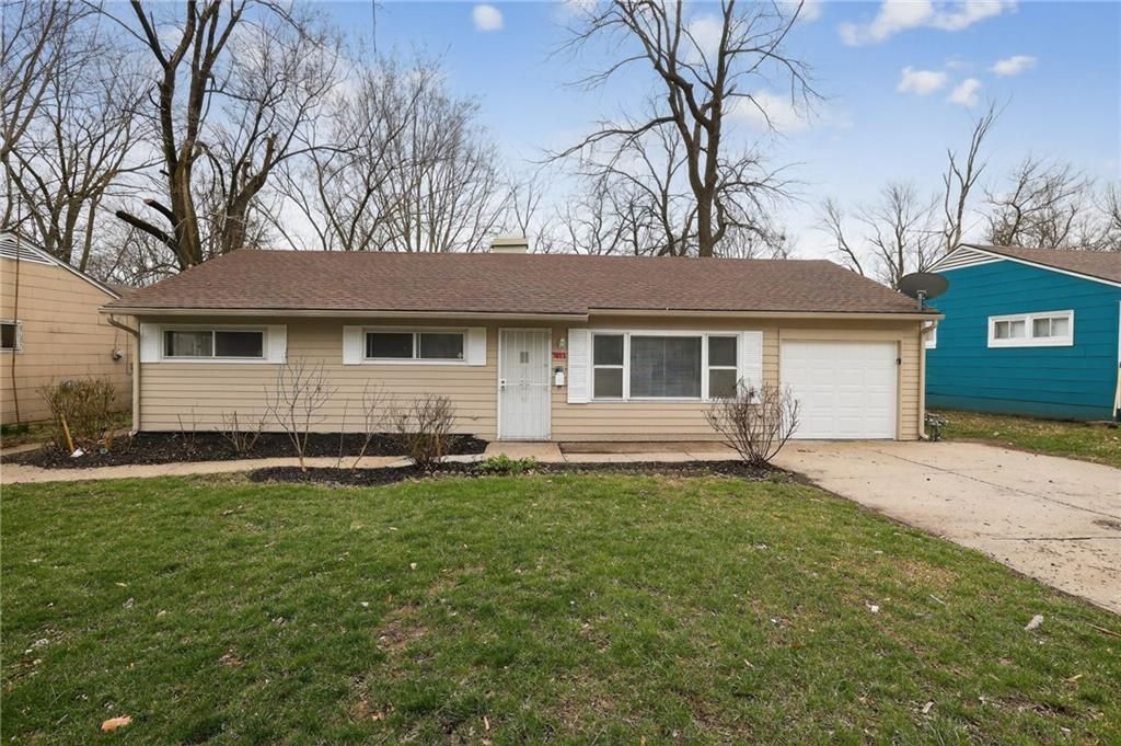 Photo of 7811 E 112th Street, Kansas City, MO 64134 (MLS # 2606902)