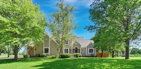 Photo of 11425 W 177TH Terrace, Overland Park, KS 66062 (MLS # 2568879)