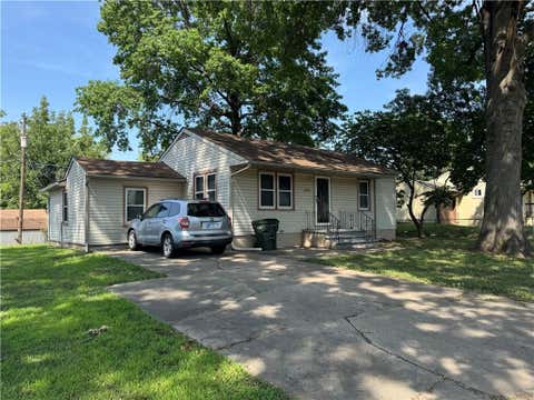 Photo of 1510 Hope Street, Leavenworth, KS 66048 (MLS # 2634684)