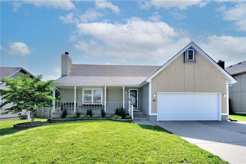 717 NE Aaron Drive, Lee\'s Summit, MO 64086 - MLS#: 2543884