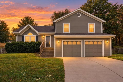 Photo of 7606 NW 73rd Court, Kansas City, MO 64152 (MLS # 2647276)