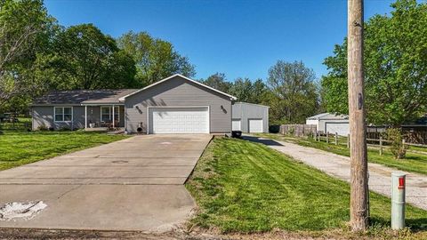 Photo of 1820 E Morgan Road, Independence, MO 64050 (MLS # 2615931)