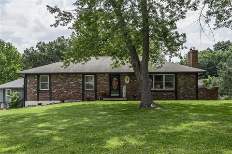 Photo of 4521 Sutton Court, Kansas City, KS 66106 (MLS # 2613780)