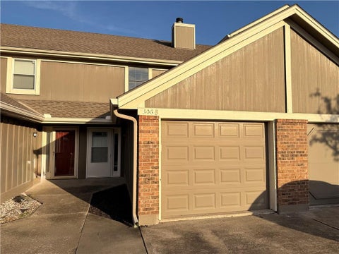 Photo of 506 NE 6th Street Street #B, Blue Springs, MO 64014 (MLS # 2648759)