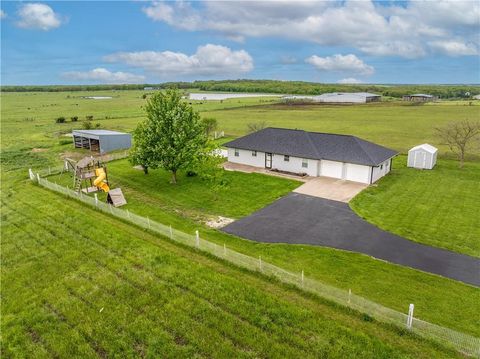 252 SE 23 Highway Knob Noster MO 65336