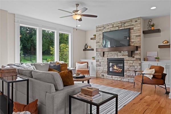 2911 SW ARTHUR DR, LEES SUMMIT, MO 64082 - Image f660b07917200a304d4c5f2c2fc7efd7/3846829124