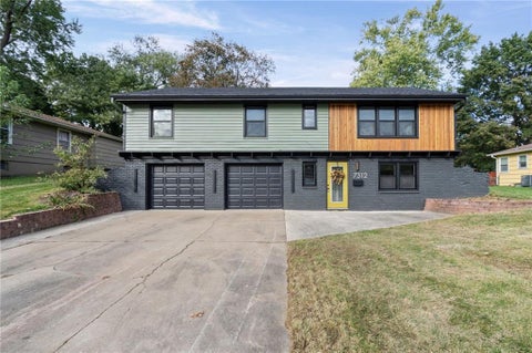 Photo of 7312 Hedges Avenue, Raytown, MO 64133 (MLS # 2647749)
