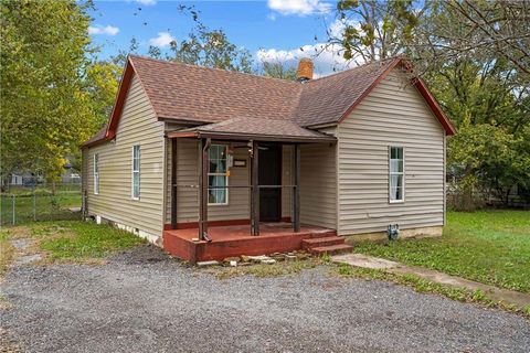 Photo of 712 N Wood Street, Caney, KS 67333 (MLS # 2584486)