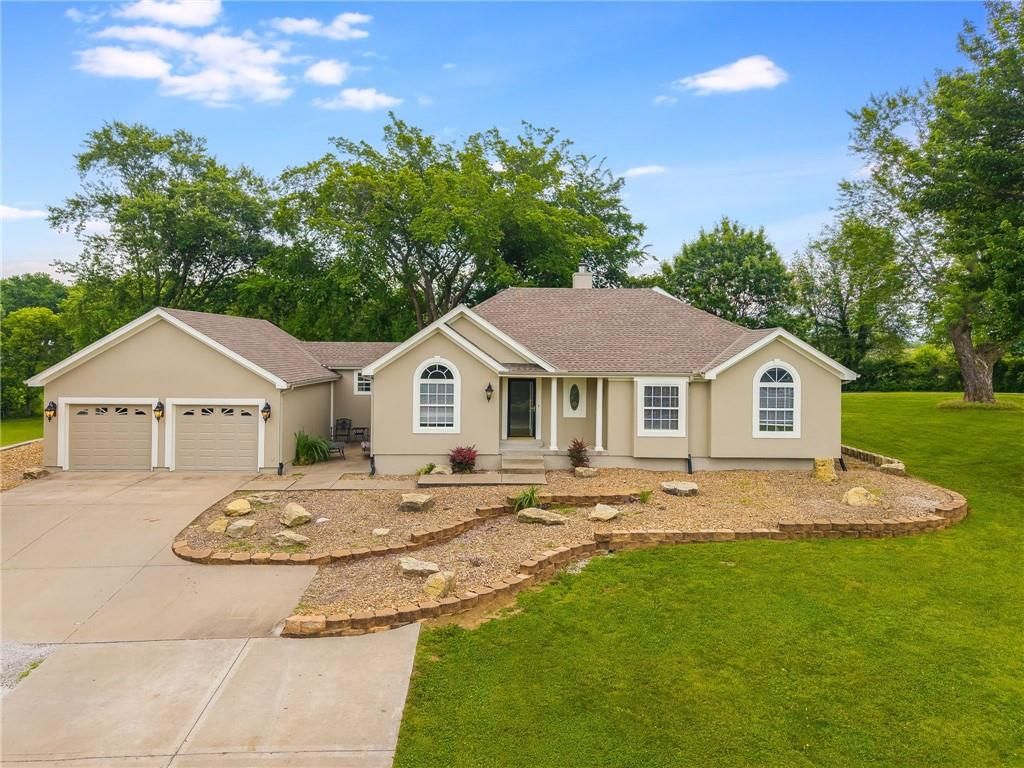 Photo of 1955 BIRMINGHAM Road, Liberty, MO 64068 (MLS # 2552945)