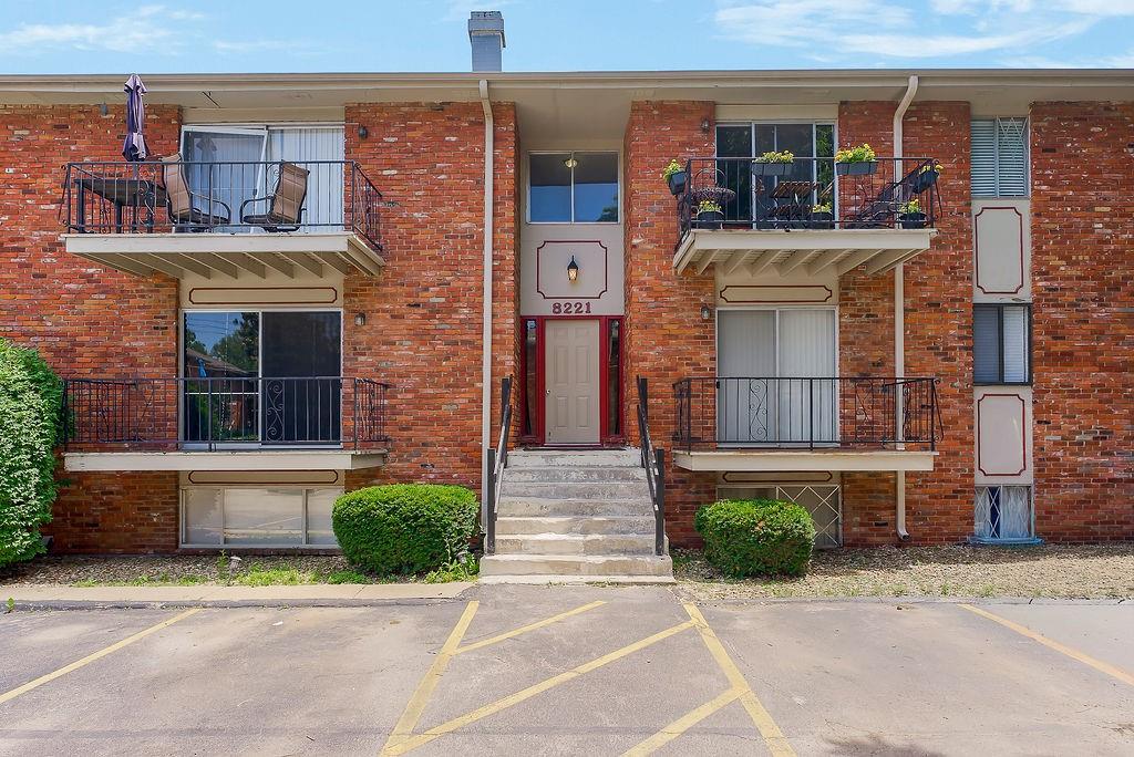 8221 Santa Fe Drive 12