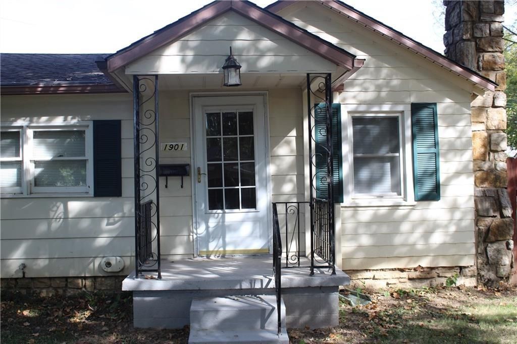 Photo of 1901 S Hardy Avenue, Independence, MO 64052 (MLS # 2598826)
