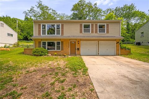 Photo of 9929 Harrison Street, Kansas City, MO 64131 (MLS # 2624633)