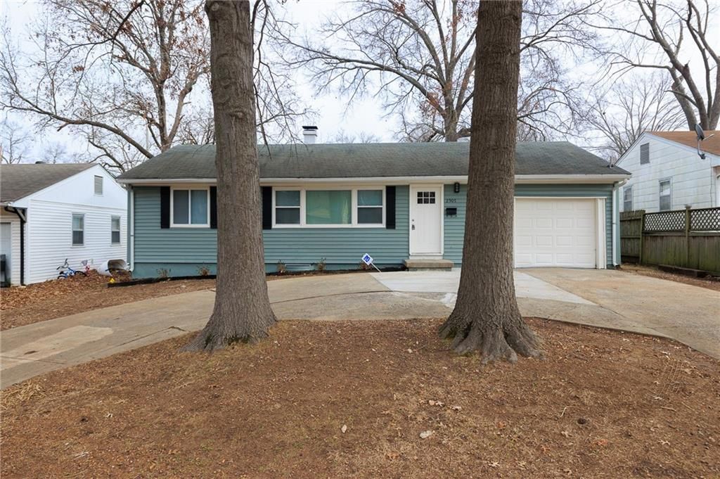 Photo of 2507 S Arlington Avenue, Independence, MO 64052 (MLS # 2592073)