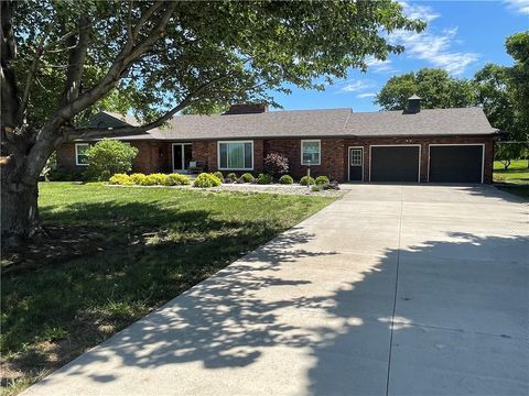 1211 N 6th Street Hiawatha KS 66434
