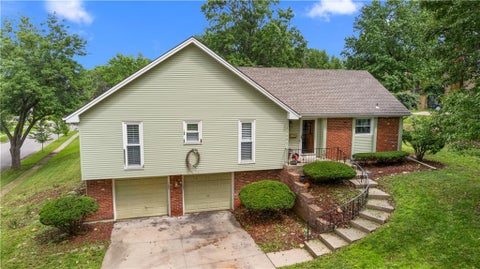Photo of 10401 Askew Avenue, Kansas City, MO 64137 (MLS # 2625608)