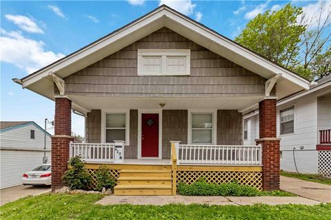 Photo of 420 N Drury Avenue, Kansas City, MO 64123 (MLS # 2615803)