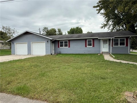 Photo of 203 Mohawk Avenue, Hiawatha, KS 66434 (MLS # 2644435)