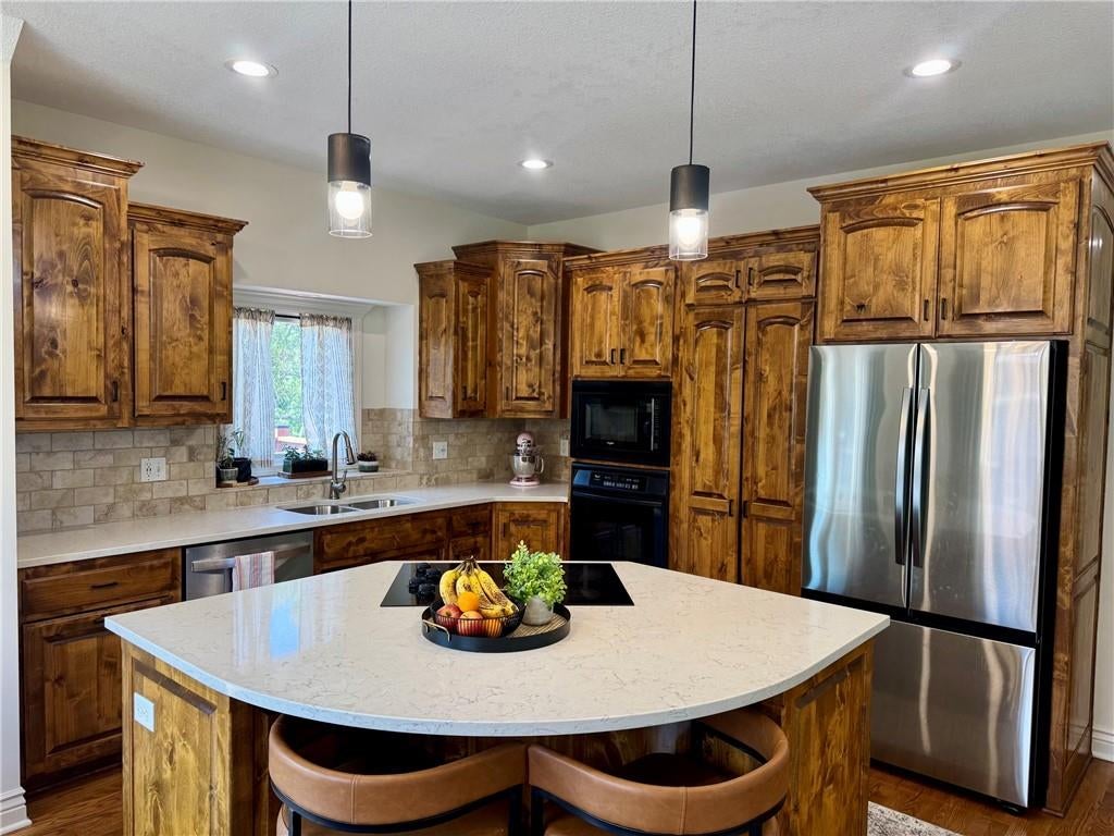 112 S Westglen Drive