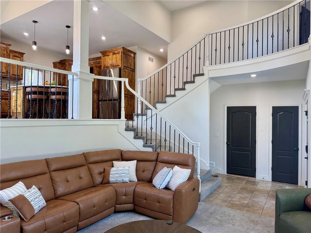 112 S Westglen Drive