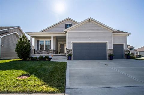Photo of 613 SW Brummel Road, Lees Summit, MO 64081 (MLS # 2630230)