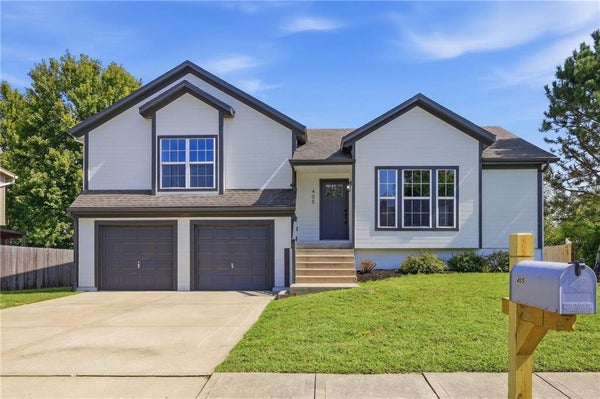 405 BIRCH ST, GARDNER, KS 66030 - Image f7e32bd1d2f5fcece6c8e1d2d0b94f16/2709735852