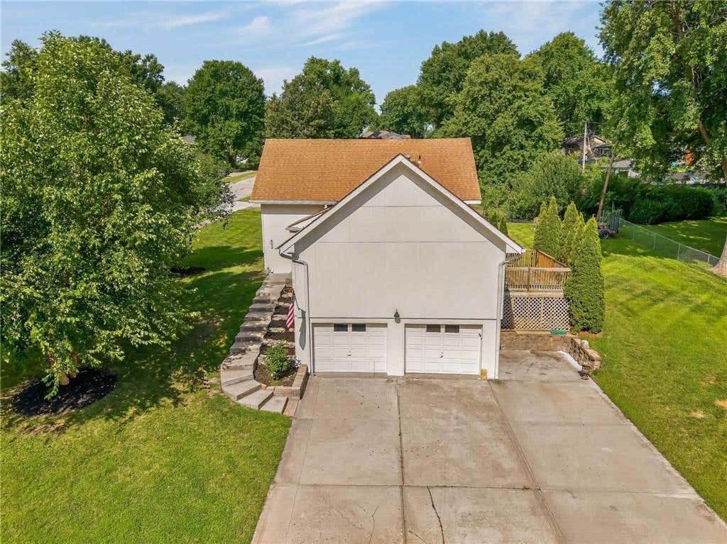 Photo of 402 Kingsley Avenue, Liberty, MO 64068 (MLS # 2632822)