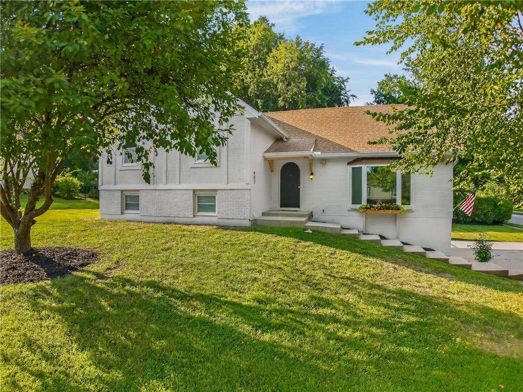 Photo of 402 Kingsley Avenue, Liberty, MO 64068 (MLS # 2632822)
