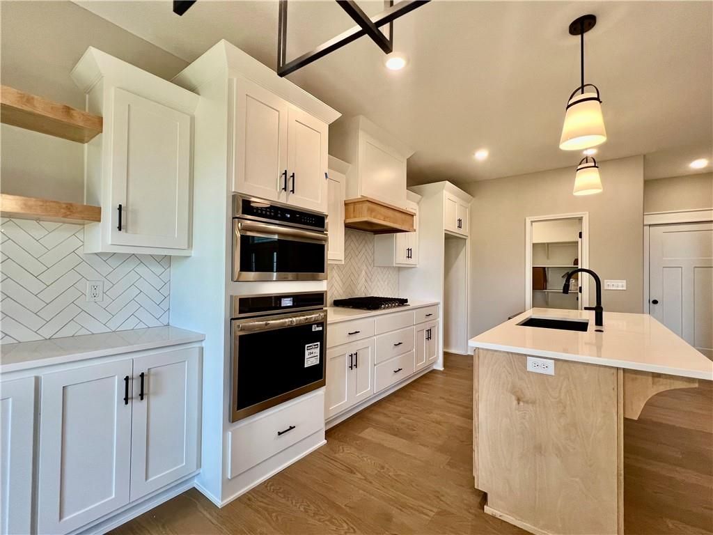 Photo of 1909 Longview Drive, Liberty, MO 64068 (MLS # 2584458)