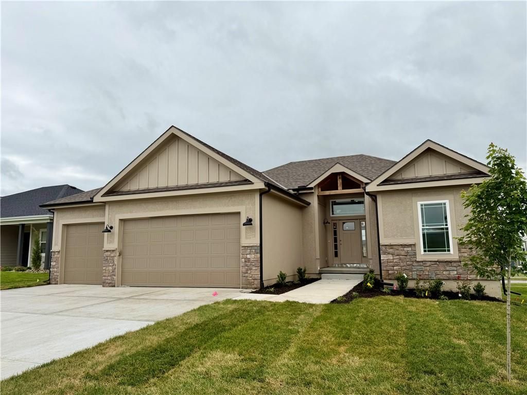 Photo of 1909 Longview Drive, Liberty, MO 64068 (MLS # 2584458)