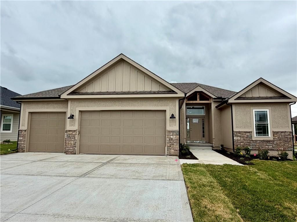 Photo of 1909 Longview Drive, Liberty, MO 64068 (MLS # 2584458)