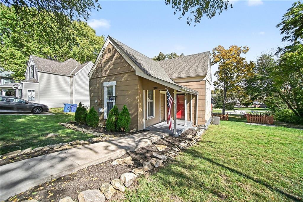 Photo of 303 N MORSE Avenue, Liberty, MO 64068 (MLS # 2647503)