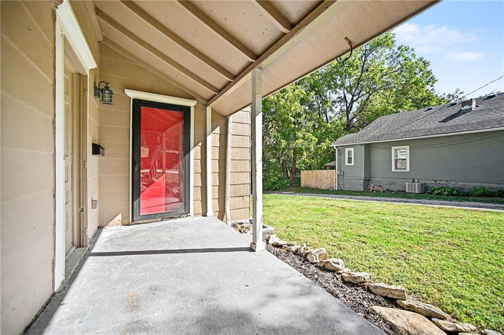 Photo of 303 N MORSE Avenue, Liberty, MO 64068 (MLS # 2647503)
